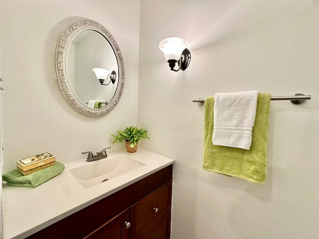 Building Photo - Updated & READY NOW!! A 3-Bedroom Great Neck Home! Excellent Schools! All Appliances Convey!