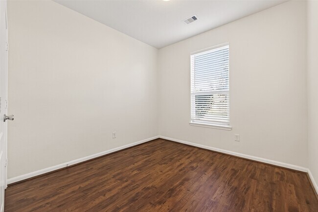 Building Photo - 21015 Blackstone Villa Ln