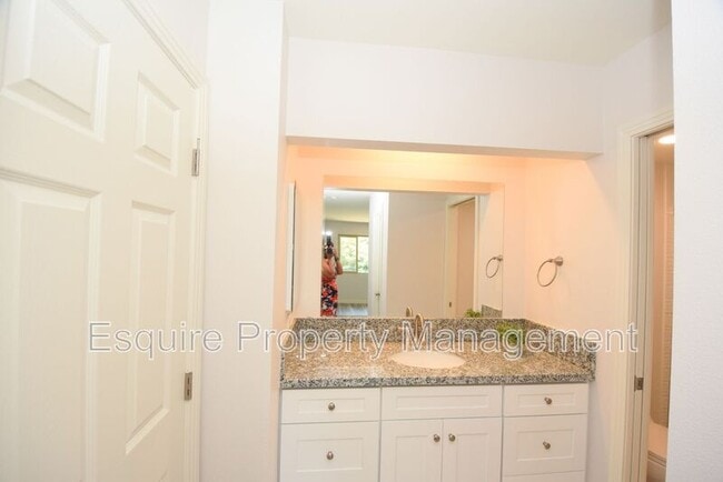 Building Photo - 630 Chapala Dr