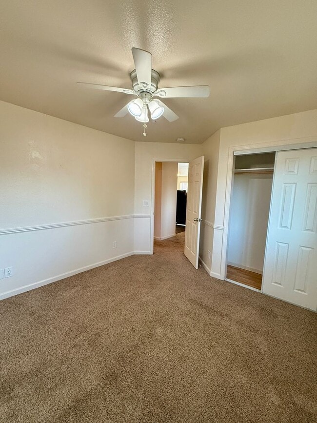 Building Photo - 3 Bedroom 2 Bath House!