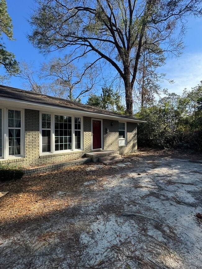 Building Photo - 315 Brannen St