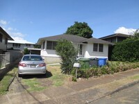 Building Photo - Nuuanu near Kuakini Hospital - 2 bdrm, 1 b...