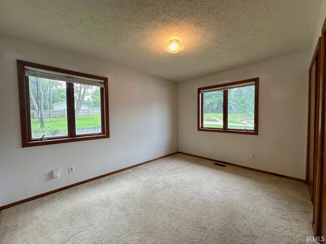 Building Photo - 1830 E Thornton Dr