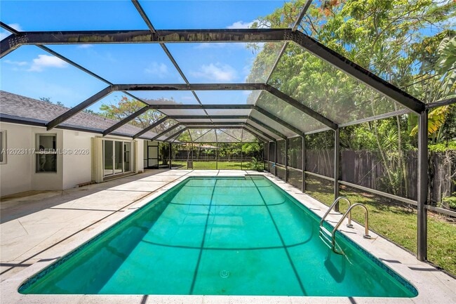 Building Photo - 13100 SW 81st Ave