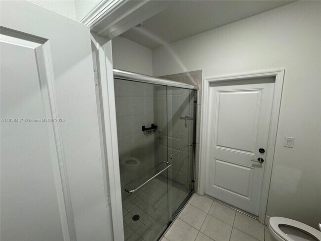 Building Photo - 2623 SE 8th Ct