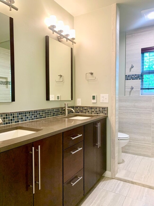 Building Photo - Madison Valley Home