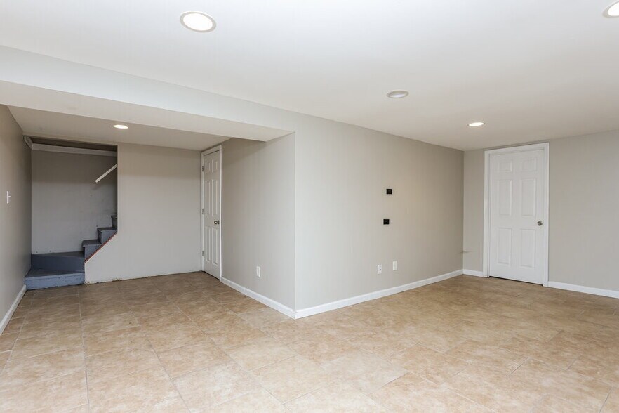 Building Photo - 810 Babler Dr