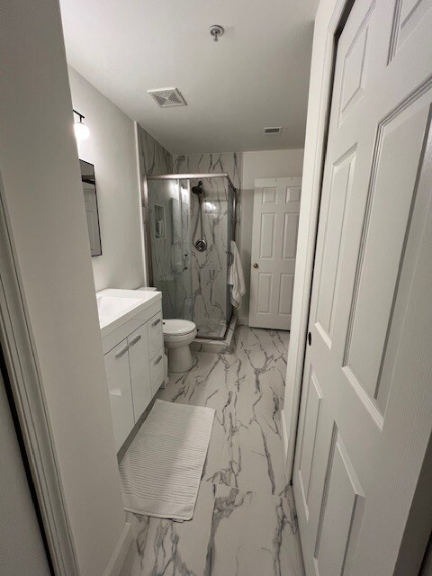 Guest bathroom - 121 Timberbrook Ln