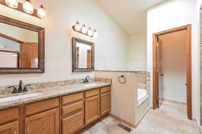 Building Photo - 28 Ward Ct