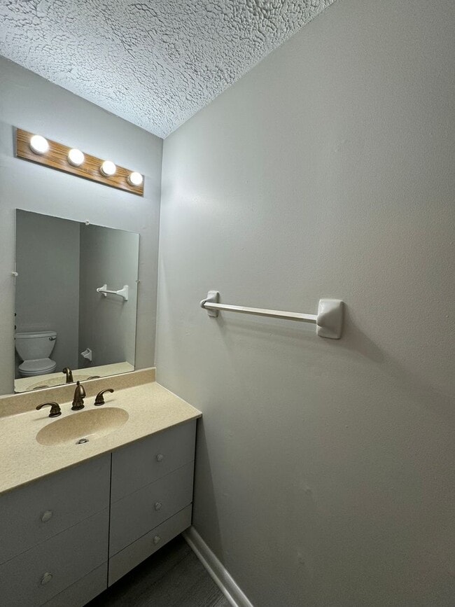 Building Photo - 6748 Fairway Ave