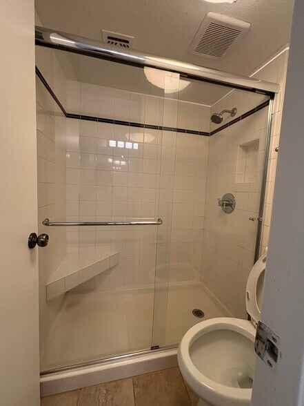 Main Bathroom Shower - 5221 N 24th St