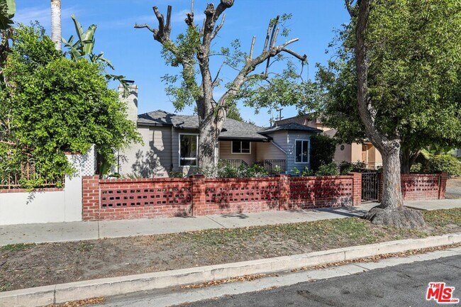 Building Photo - 6254 Ben Ave