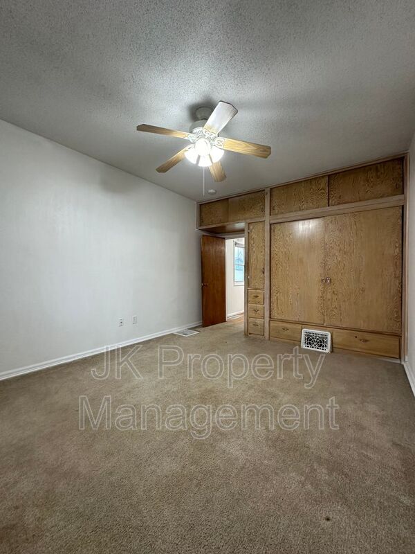 Building Photo - 2111 7th Ave N