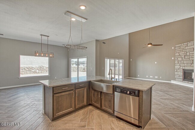Building Photo - 14945 Tierra Haven Ave