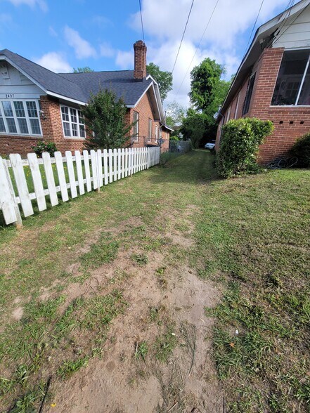 Building Photo - 2483 Beech Ave