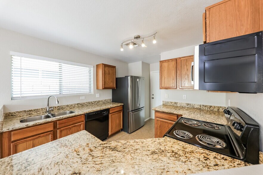 Building Photo - 9534 N 81st Dr