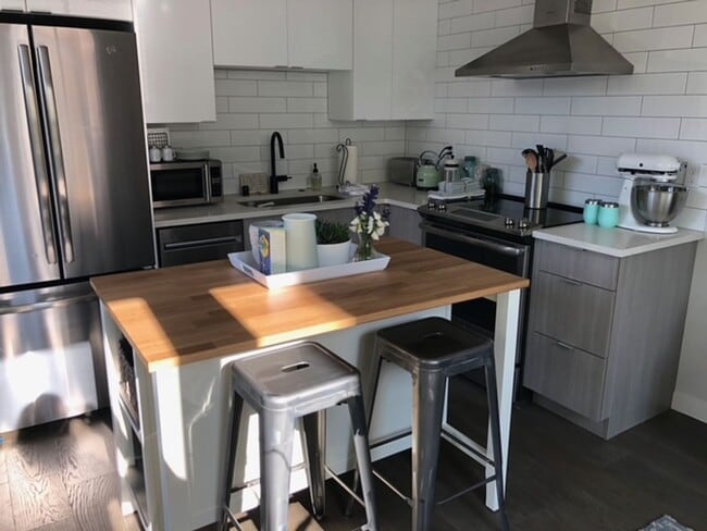 Building Photo - Gorgeous Townhome in Sunny Judkins Park-2515A E. Yesler - $2900