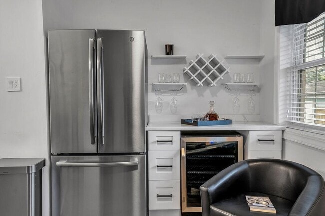 Building Photo - 3636 N Racine Ave