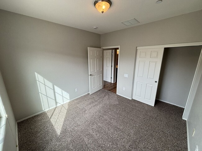 Building Photo - Beautiful 3Bed/2Bath/1Car Condo in Sky Pointe Community – Northwest Las Vegas!