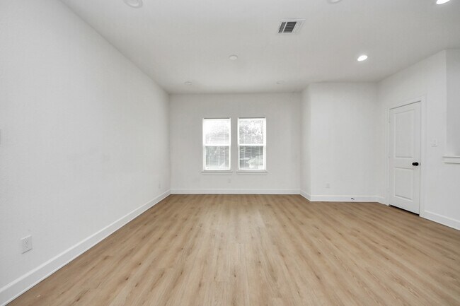 Building Photo - 8316 Corinth St