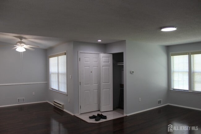 Building Photo - 29 Wycoff Way E