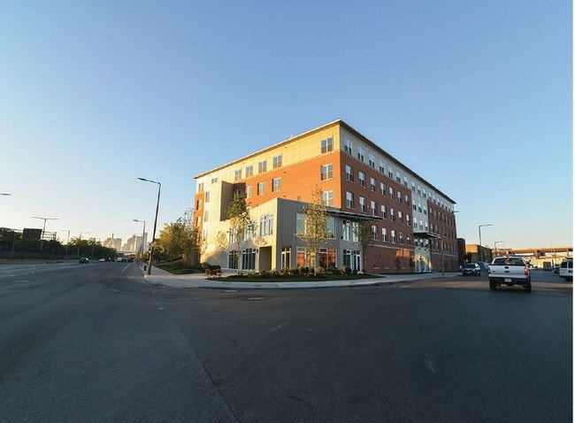 Building Photo - Bridgeview Center