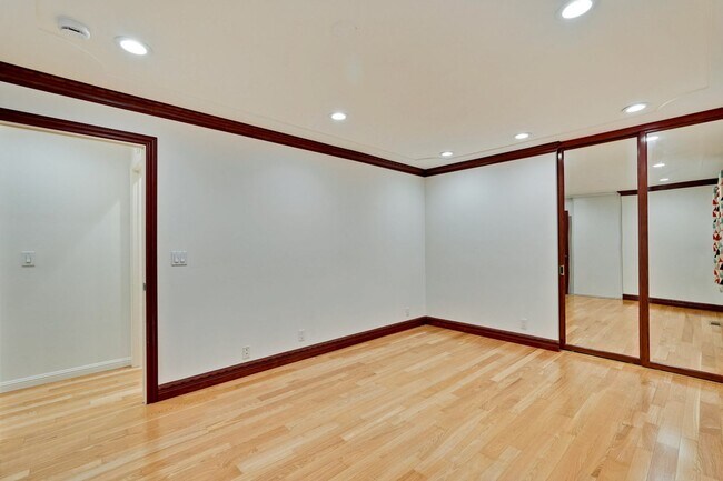 Building Photo - Bright and Spacious 3 Bed 2 Bath Single Fa...