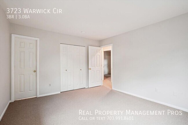 Building Photo - 3723 Warwick Cir