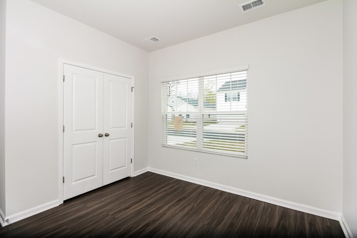 Building Photo - 212 Dorian Lp