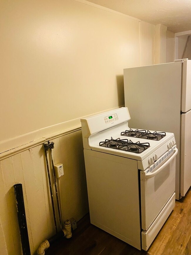 Building Photo - 3 Bedroom House, Garage-York City SD