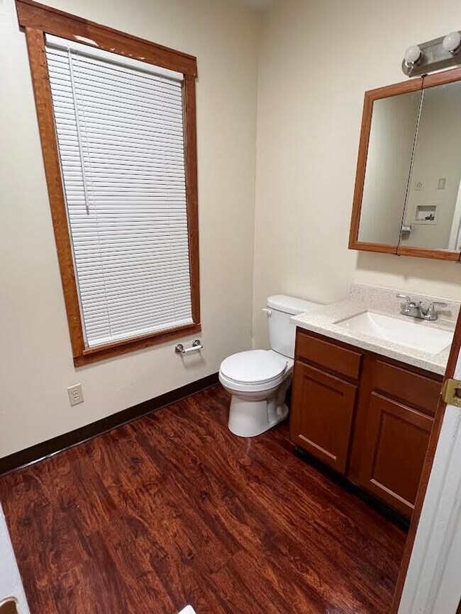 Building Photo - 112 Hazel St