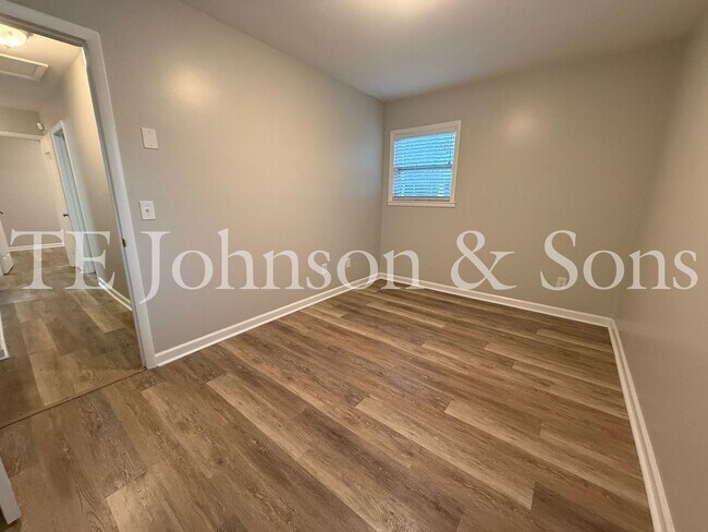 Building Photo - Modern Comfort with a Fenced Yard in Winston-Salem