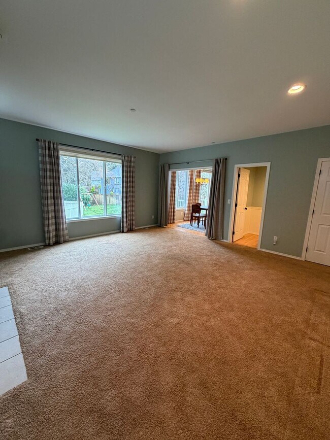 Building Photo - 2060 Hammond Ave