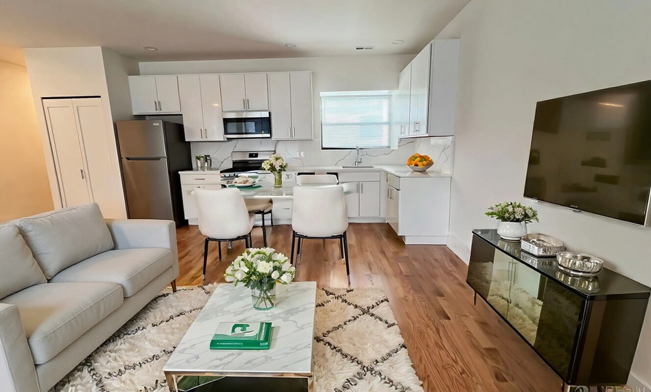 Building Photo - 652 W Gordon Ter