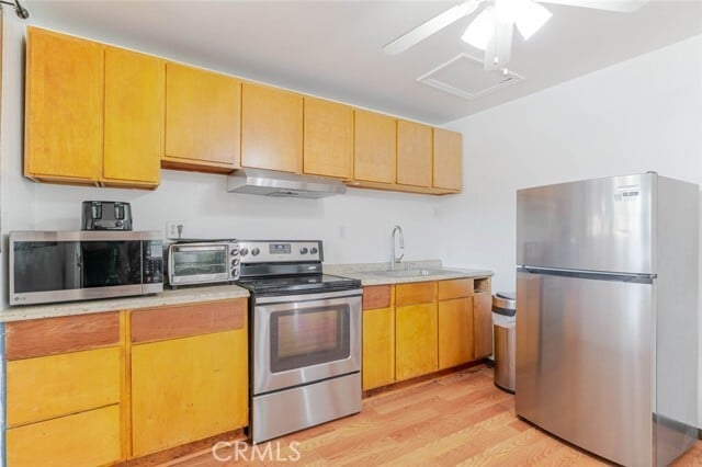 Building Photo - 13333 Gladstone Ave