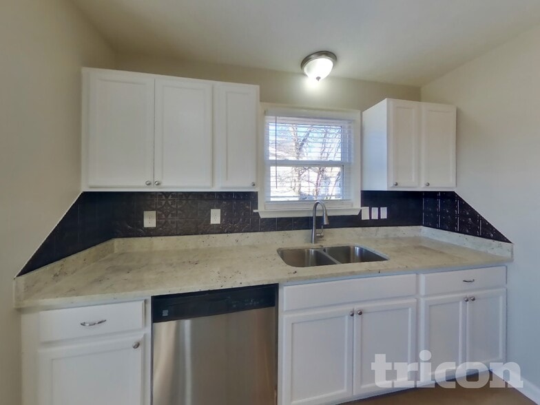 Building Photo - 362 Park Ct N