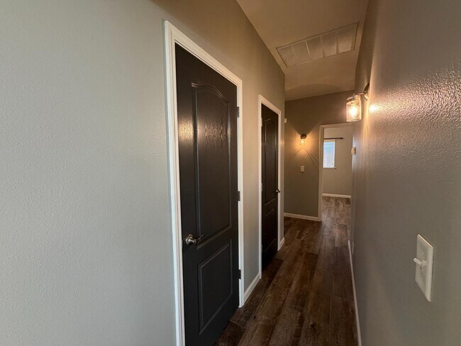 Building Photo - 2785 E Shea Dr