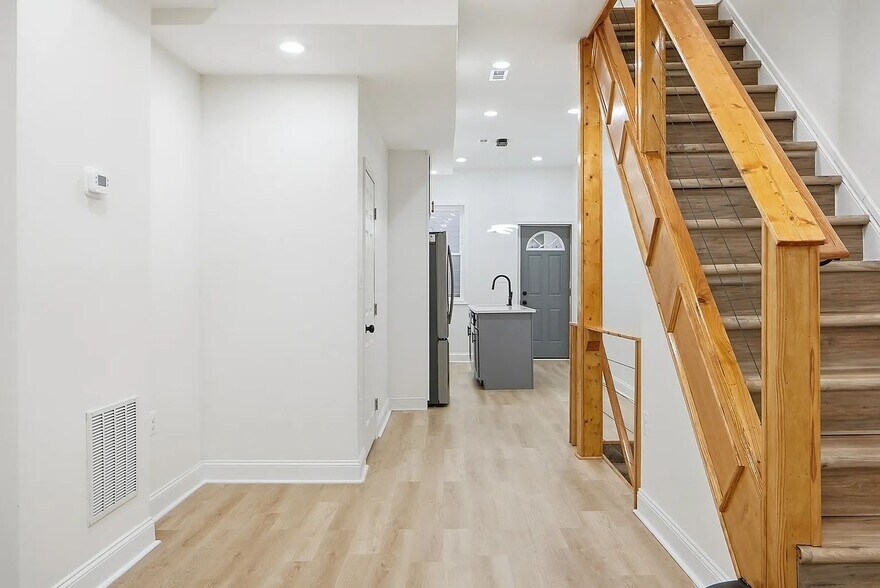 Building Photo - 744 N Patterson Park Ave