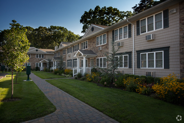 Building Photo - Fairfield Plaza West At West Sayville