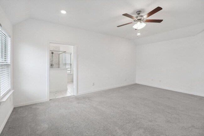 Building Photo - 1200 Milfoil Dr