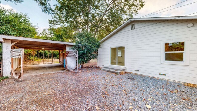Building Photo - Bright & Clean Single Level FIVE bedroom i...