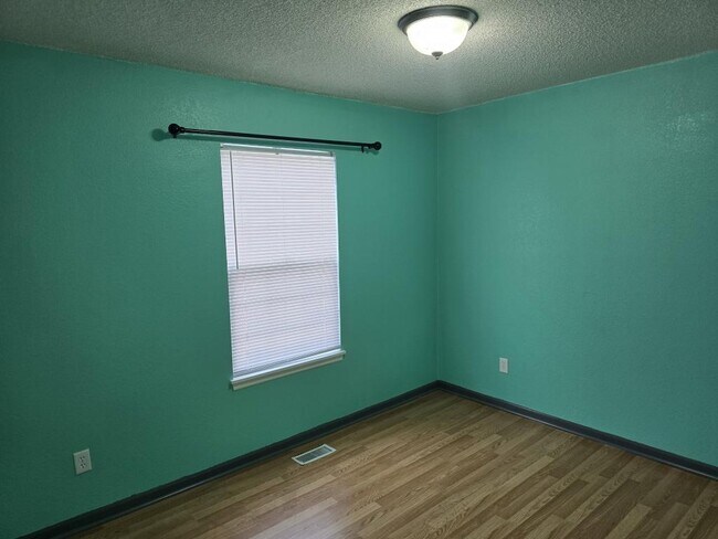 Building Photo - 11500 N Wallace Ave