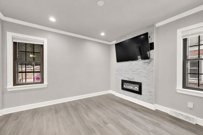 Building Photo - 6452 S Knox Ave