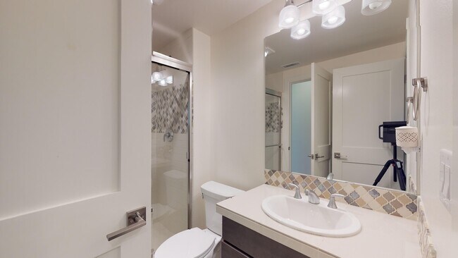 Building Photo - Issaquah highlands 5 bedroom plus Den and 5.5 bathroom newer home with a lot of amenities!!!  A m...