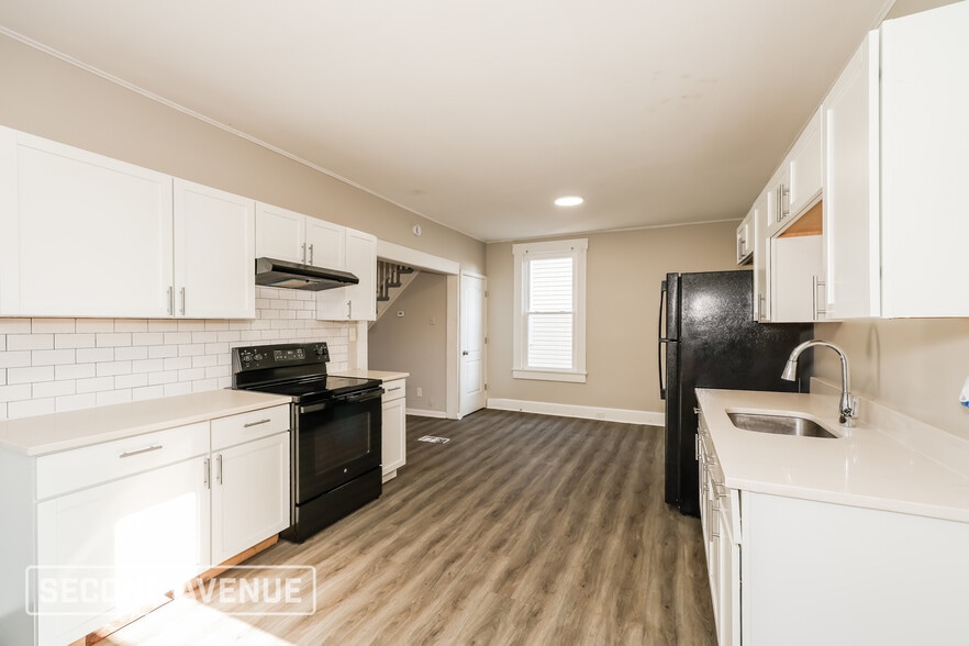 Building Photo - 4833 Greenwood Terrace