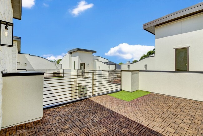 Building Photo - 1803 Dunlavy St