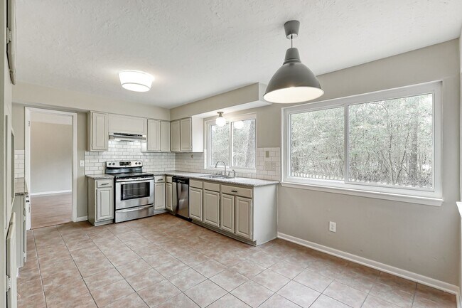 Building Photo - Great house in great neighborhood