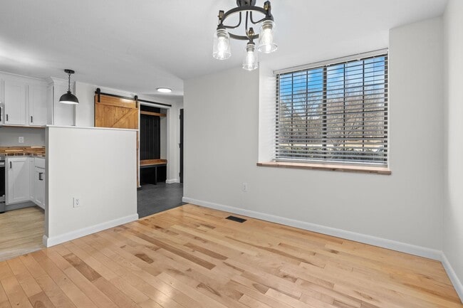 Building Photo - 2 Rockingham Ct