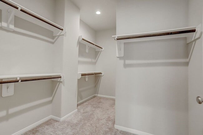 Building Photo - 2714 Veranda Falls