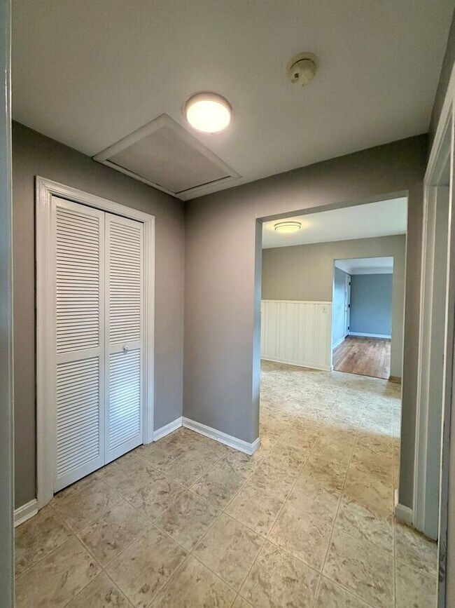 Building Photo - 6912 Murray Ave